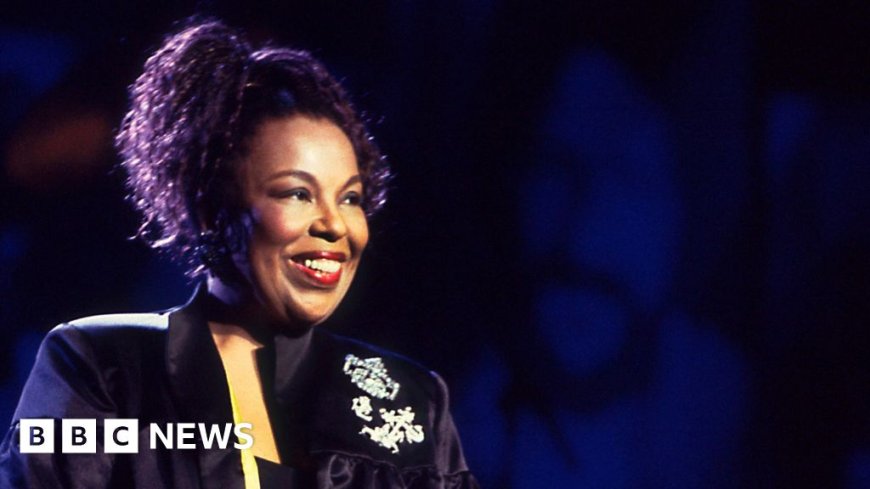 Killing Me Softly singer Roberta Flack dies aged 88